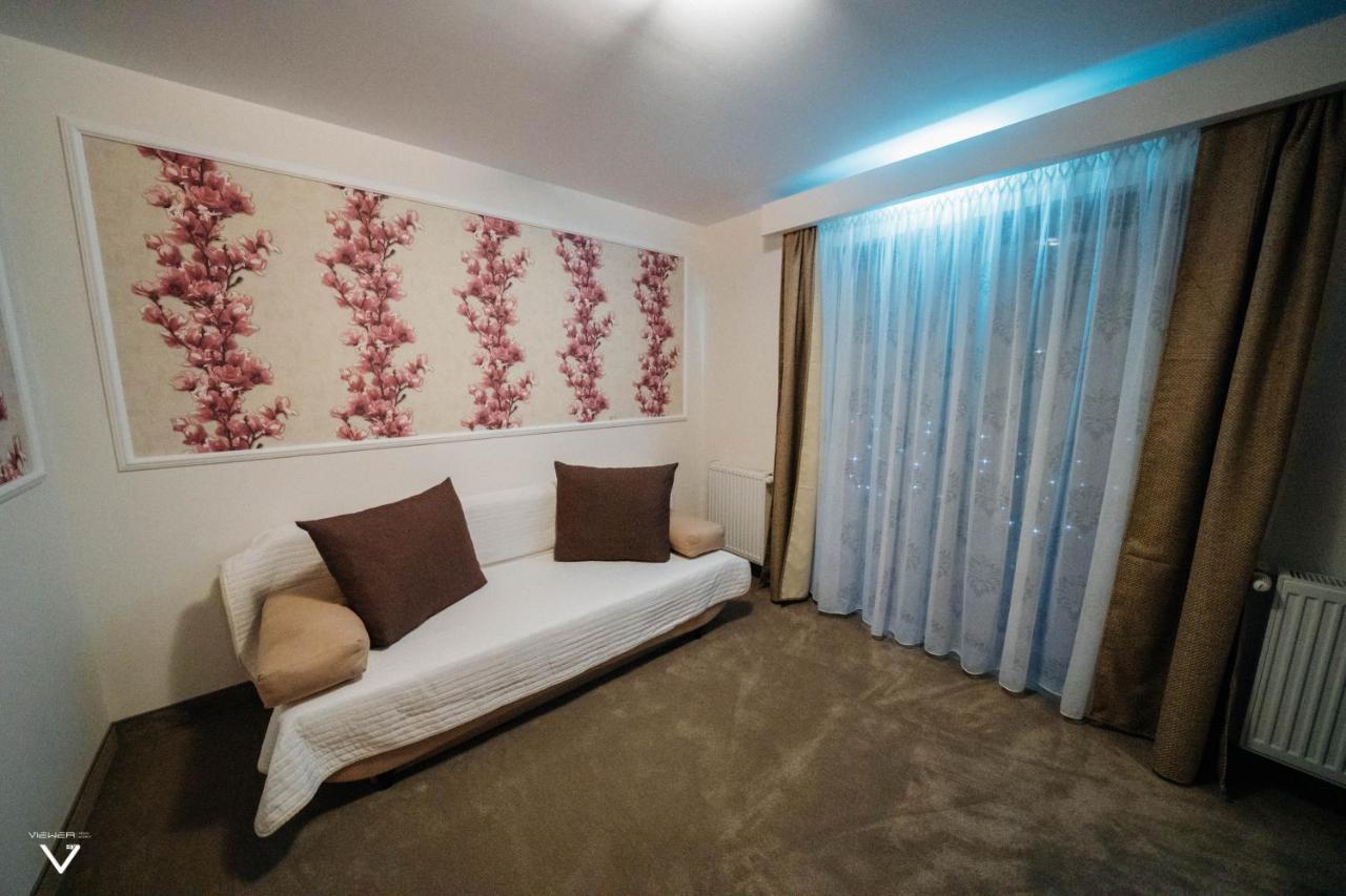 Casa Carmen Hotel Dorna Arini Bagian luar foto