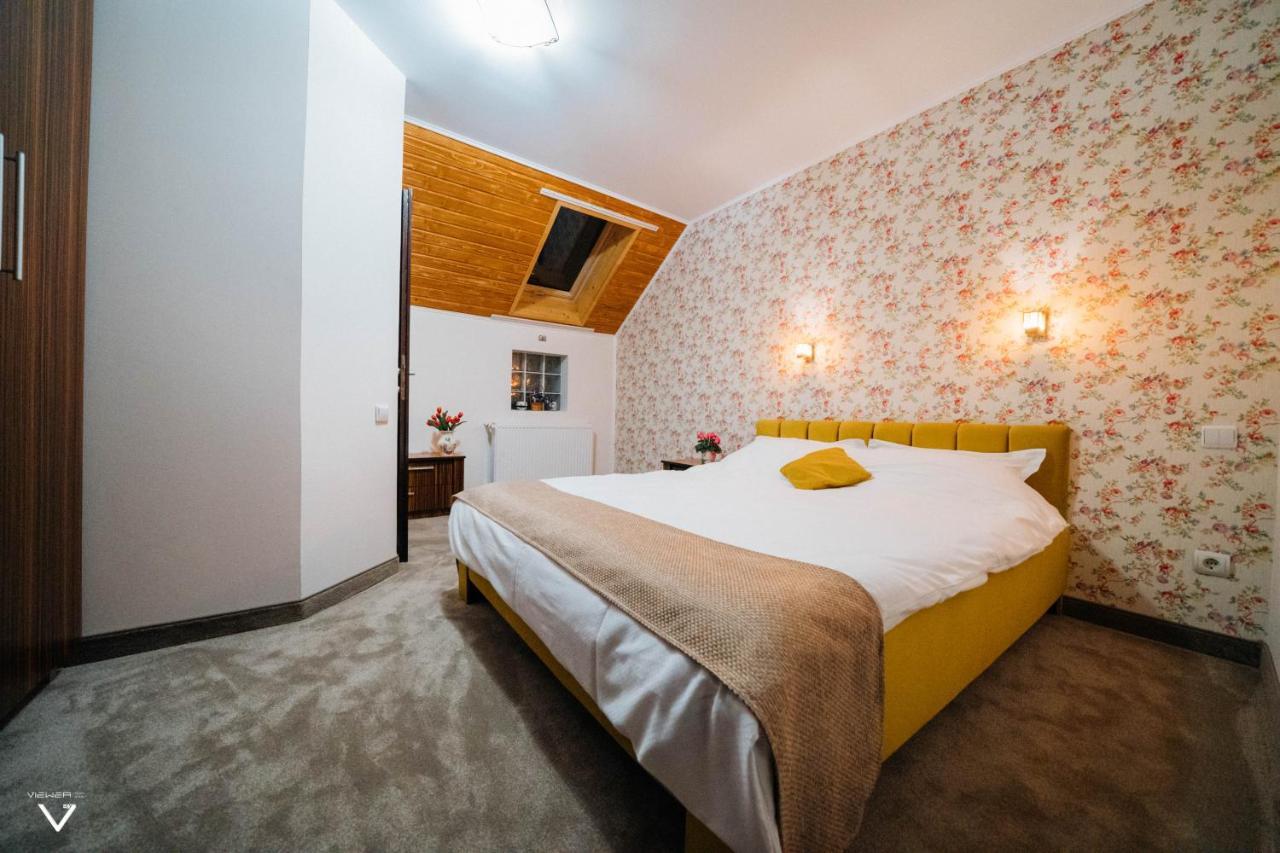 Casa Carmen Hotel Dorna Arini Bagian luar foto