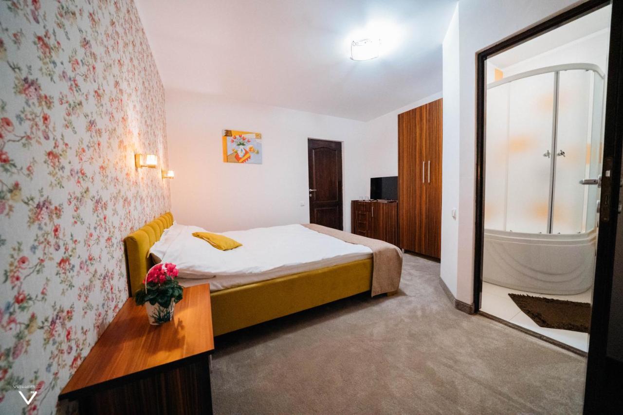 Casa Carmen Hotel Dorna Arini Bagian luar foto