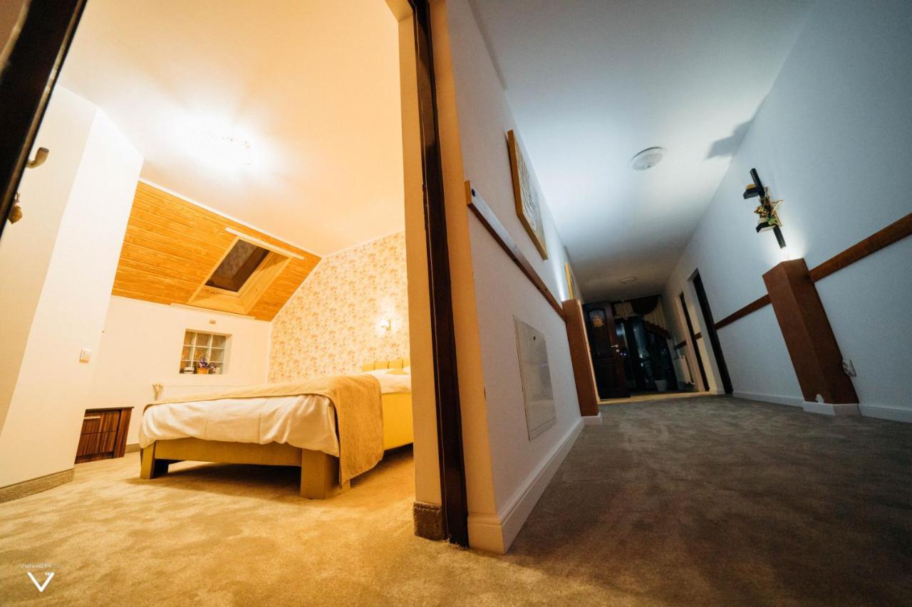 Casa Carmen Hotel Dorna Arini Bagian luar foto