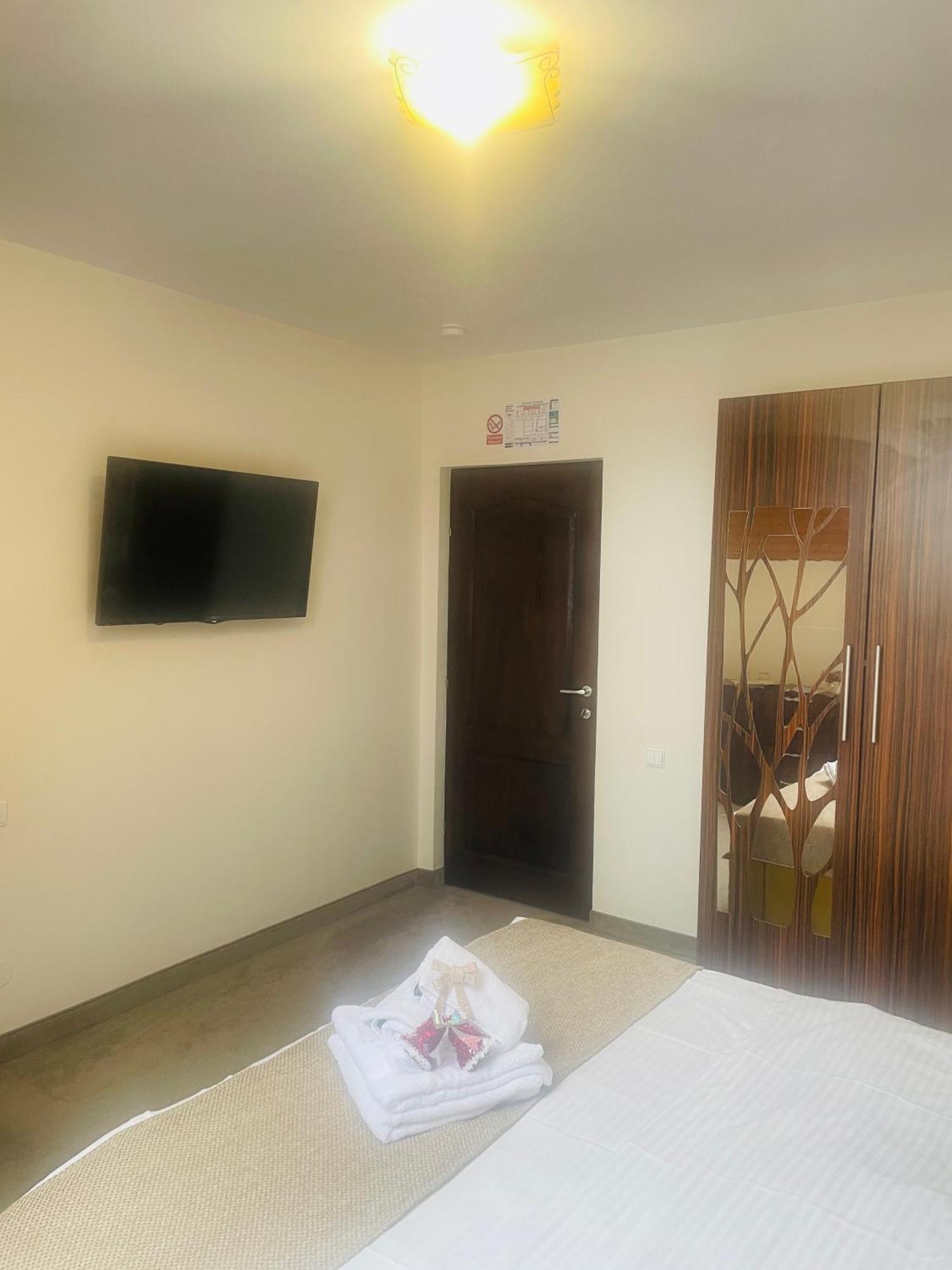 Casa Carmen Hotel Dorna Arini Bagian luar foto