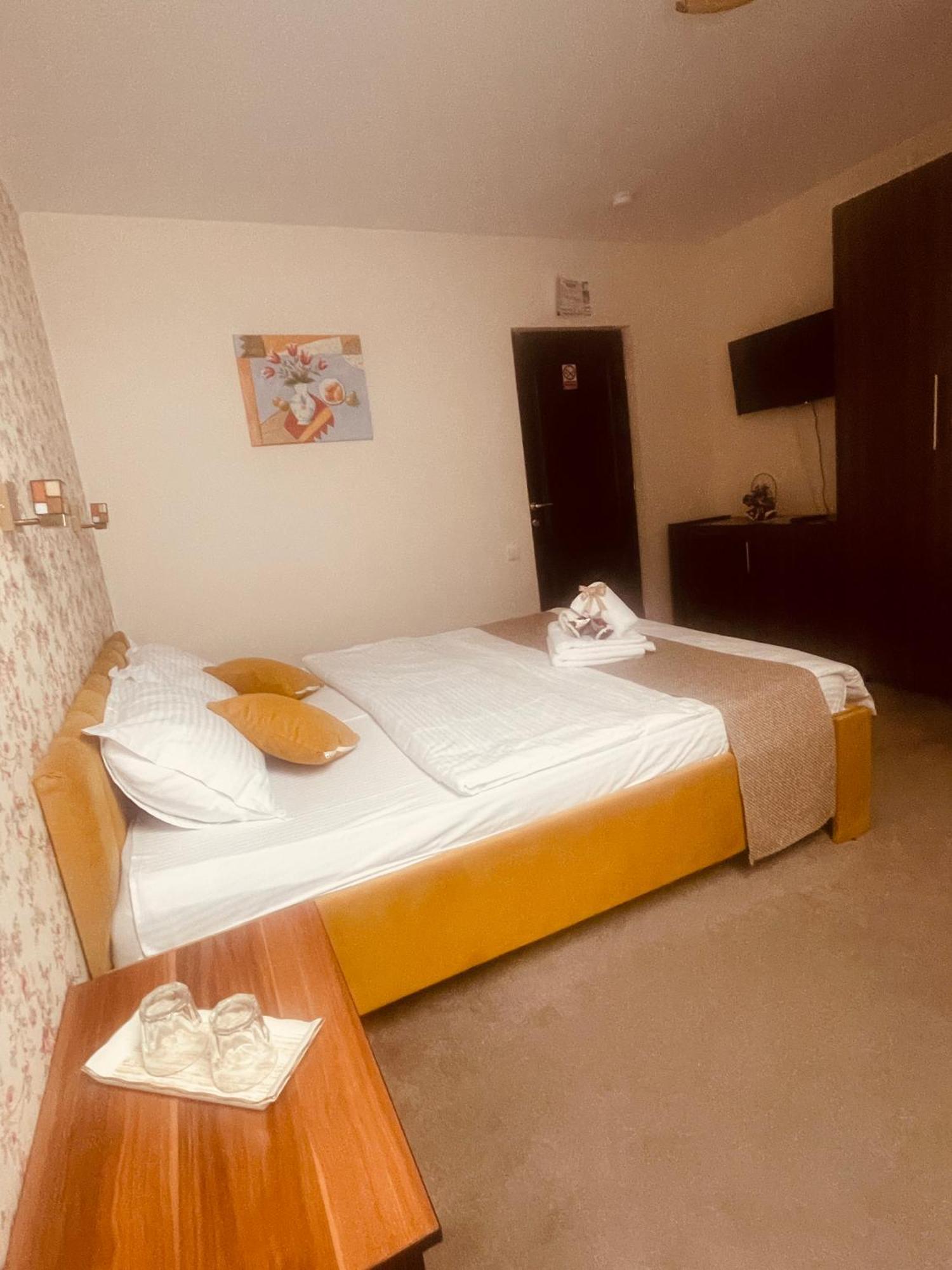 Casa Carmen Hotel Dorna Arini Bagian luar foto
